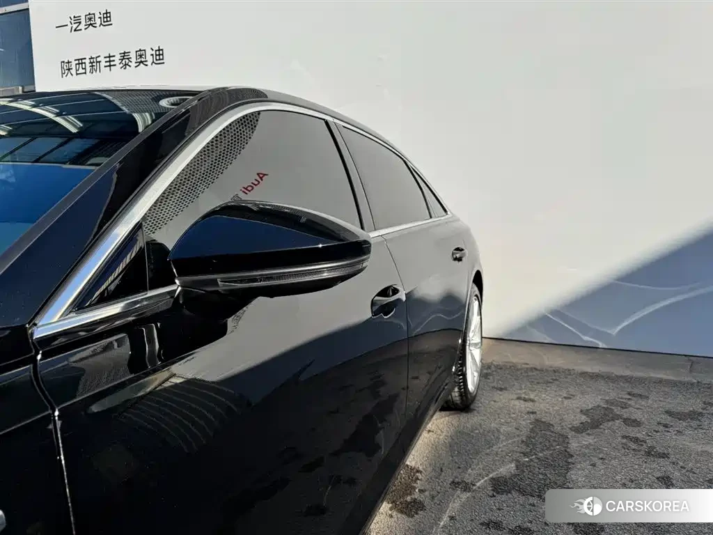 Audi A6L id 4515321 из Китая 25
