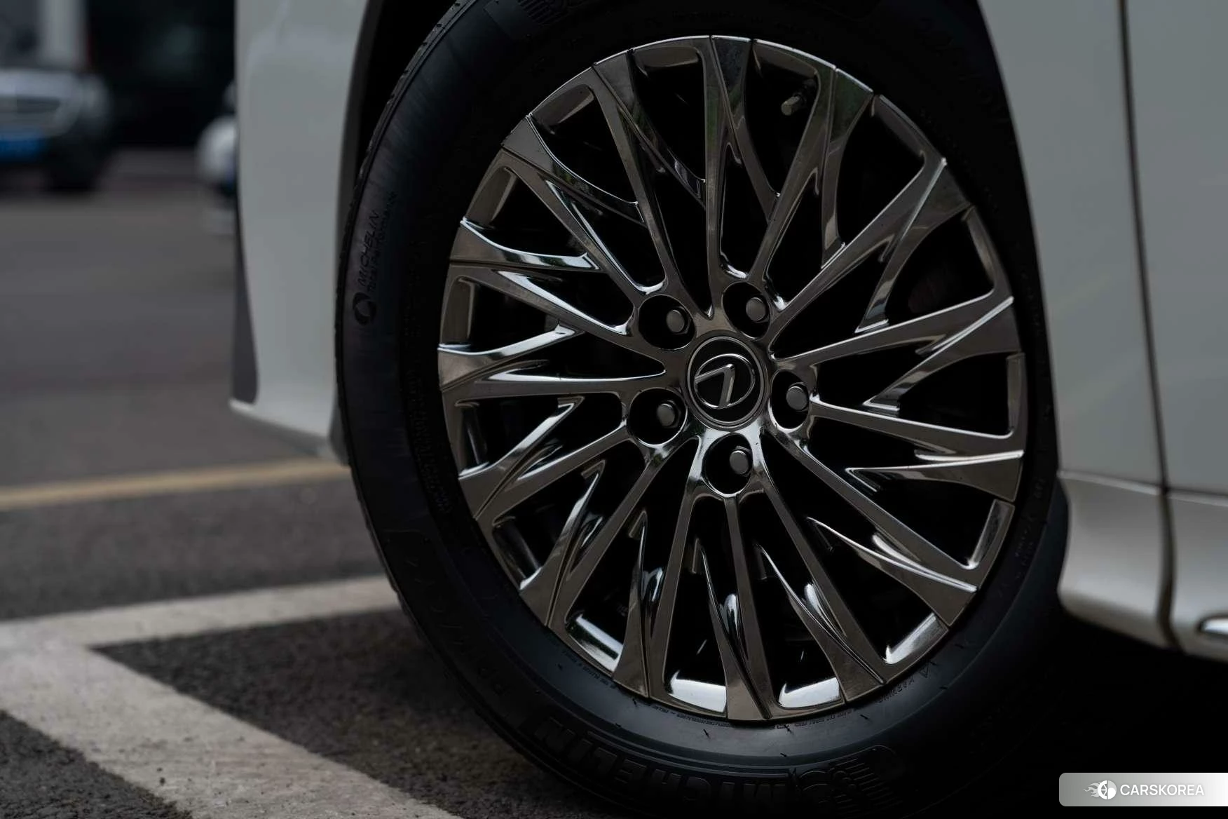 Lexus LM id 4452434 из Китая 16