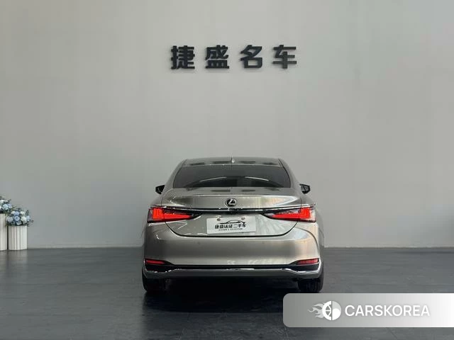 Lexus ES id 4273697 из Китая 16