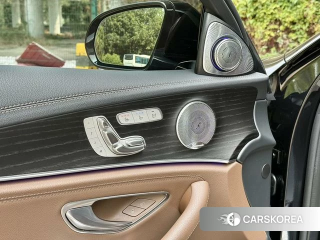 Mercedes-Benz E-class id 4265714 из Китая 16