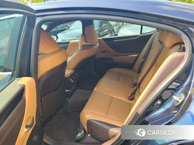 Lexus ES id 4273230 из Китая 10