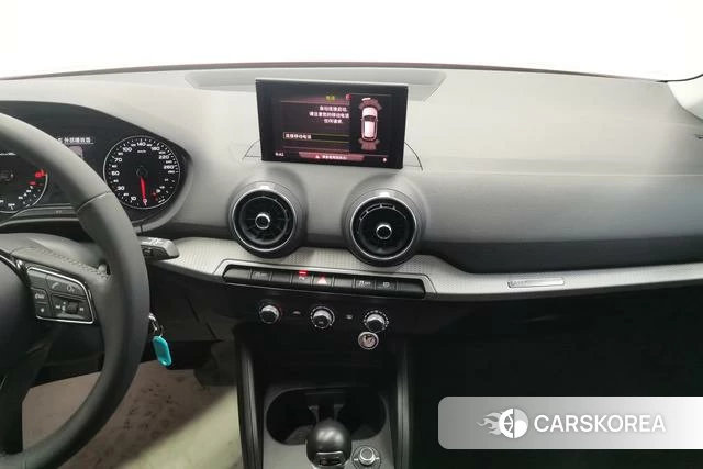 Audi Q2L id 3804598 из Китая 15