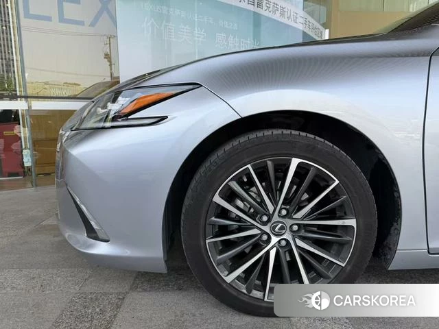 Lexus ES id 4240444 из Китая 10