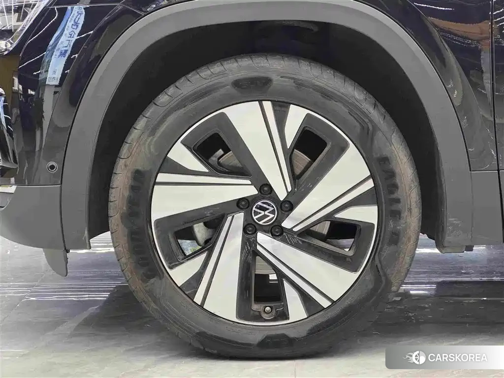Volkswagen Touareg id 4674510 из Китая 17