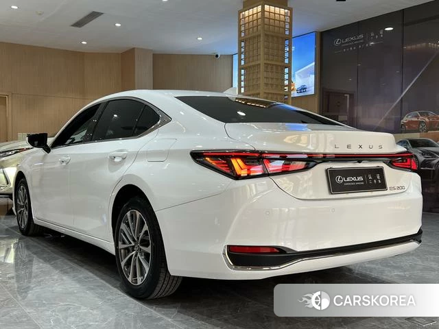 Lexus ES id 3939457 из Китая 18
