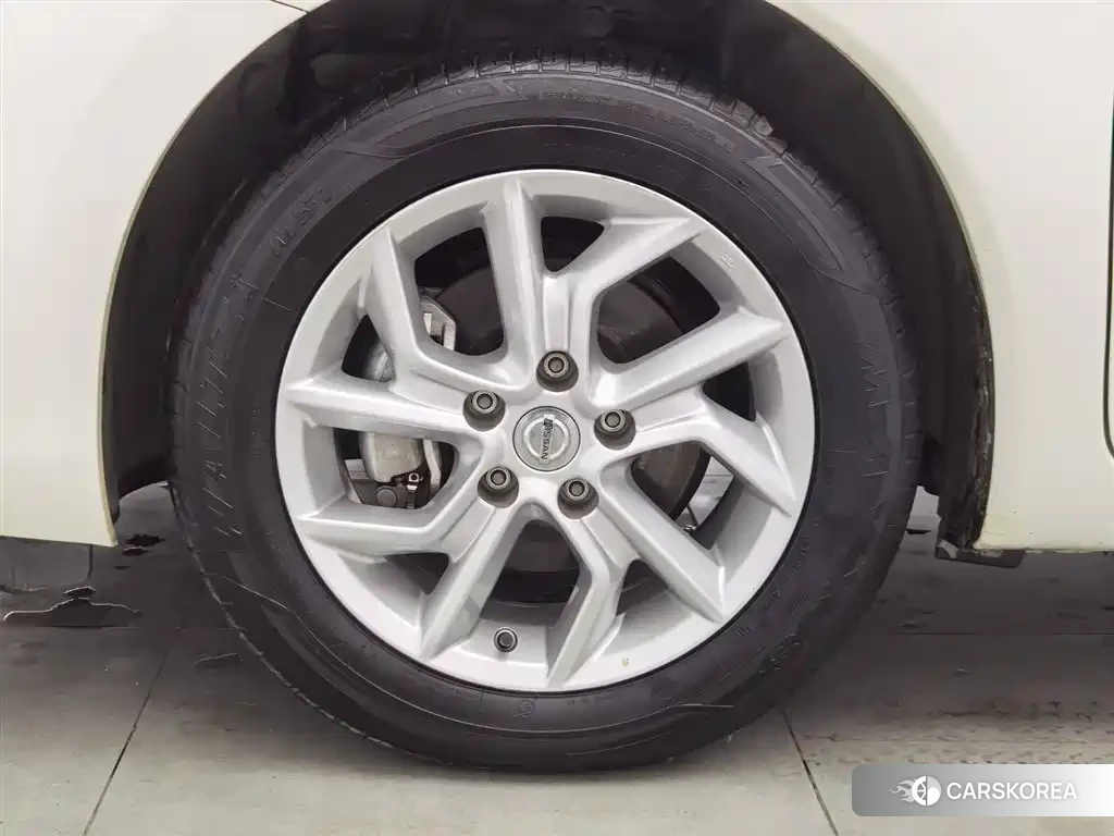 Nissan Tiida id 4565402 из Китая 22