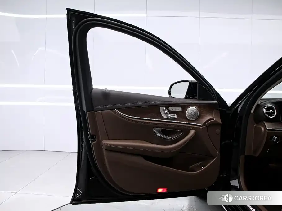 Mercedes-Benz E-Class id 4669484 из Китая 17