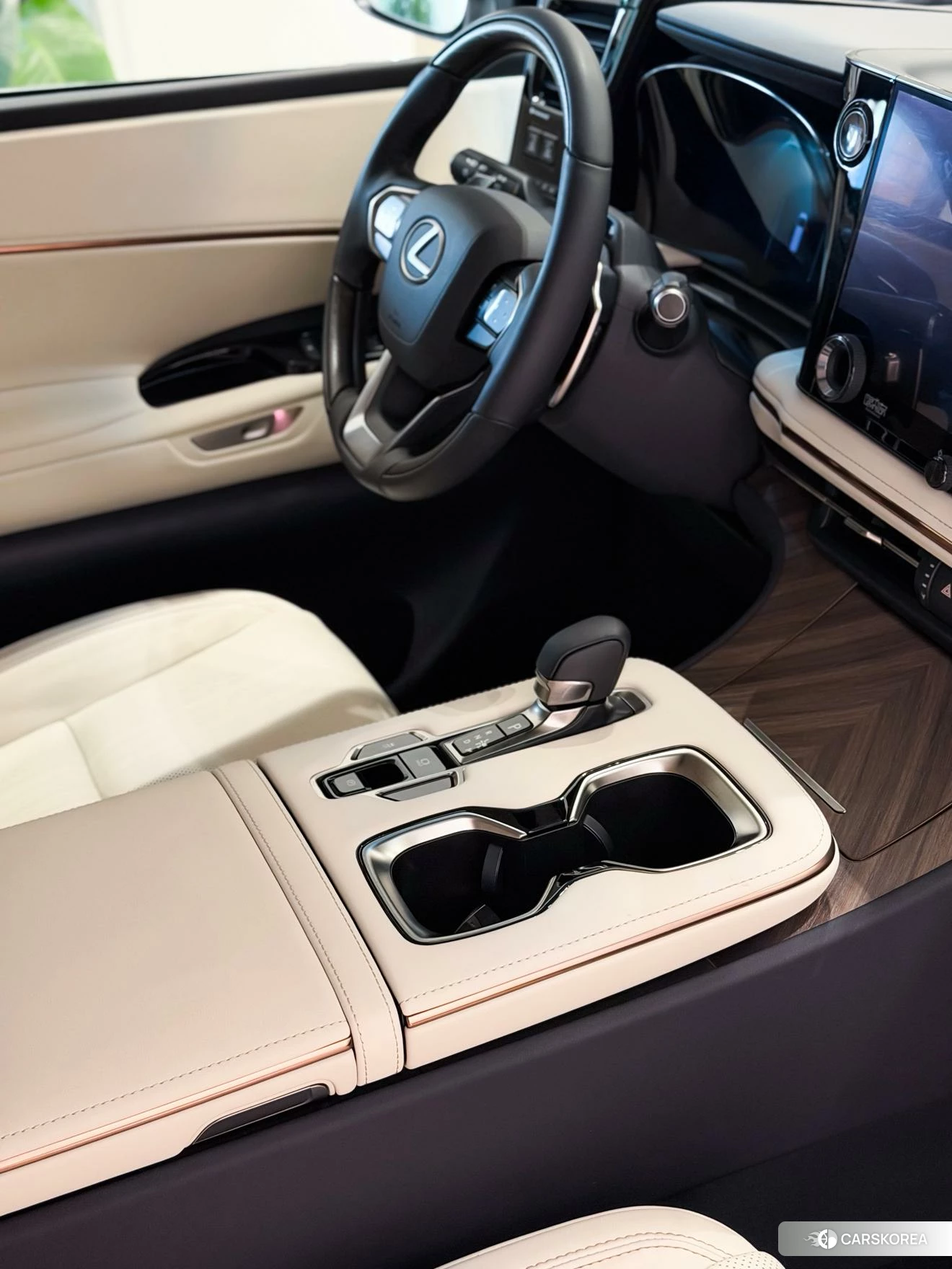 Lexus LM id 4461923 из Китая 20