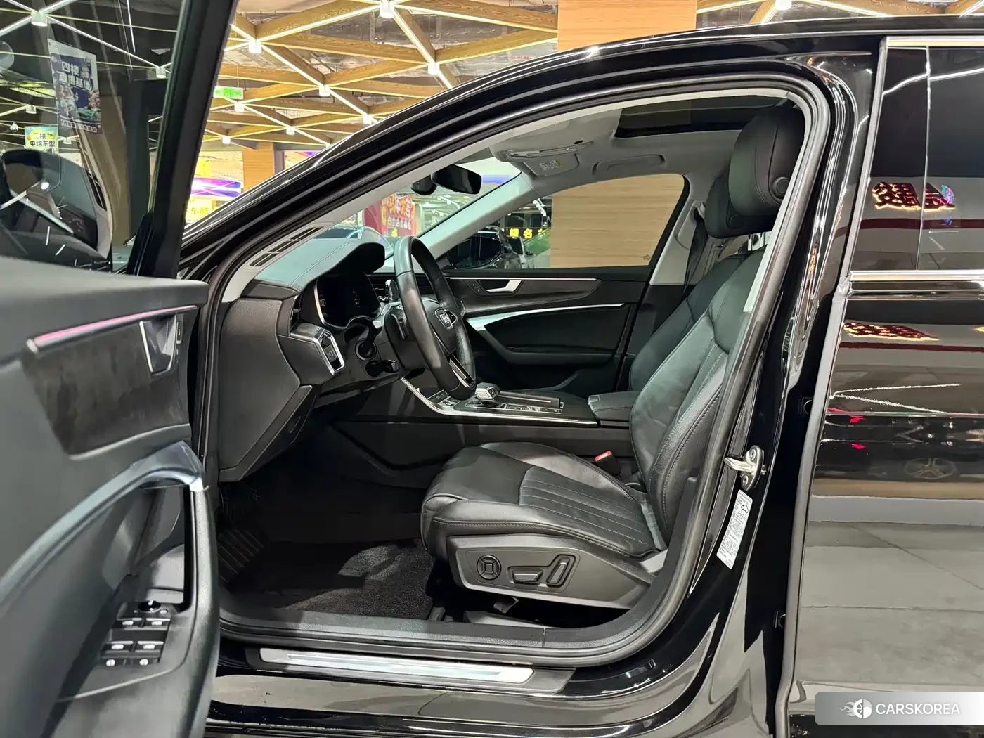 Audi A6L id 4578218 из Китая 16