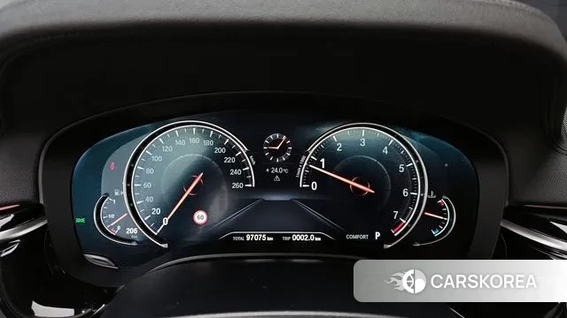 BMW 5 Series (G30) id 3239183 из Кореи 18