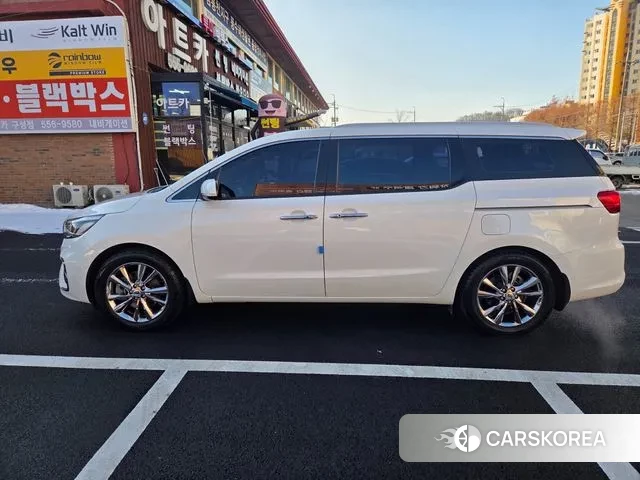 Kia The New Carnival id 3651504 из Кореи 18