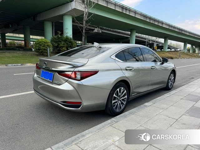 Lexus ES id 4301785 из Китая 12