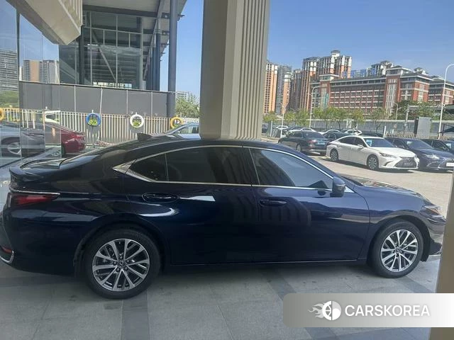 Lexus ES id 4259918 из Китая 11