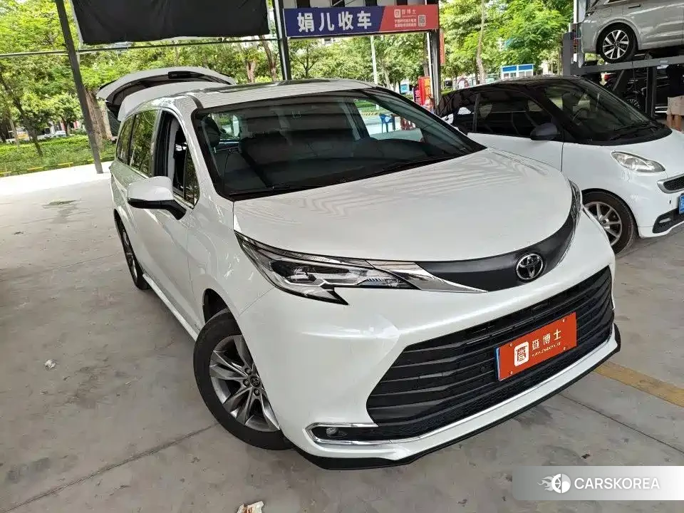 Toyota Sienna id 4601843 из Китая 8