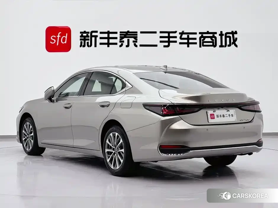 Lexus ES id 4644395 из Китая 29