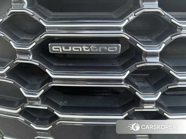 Audi Q5L id 4348825 из Китая 17