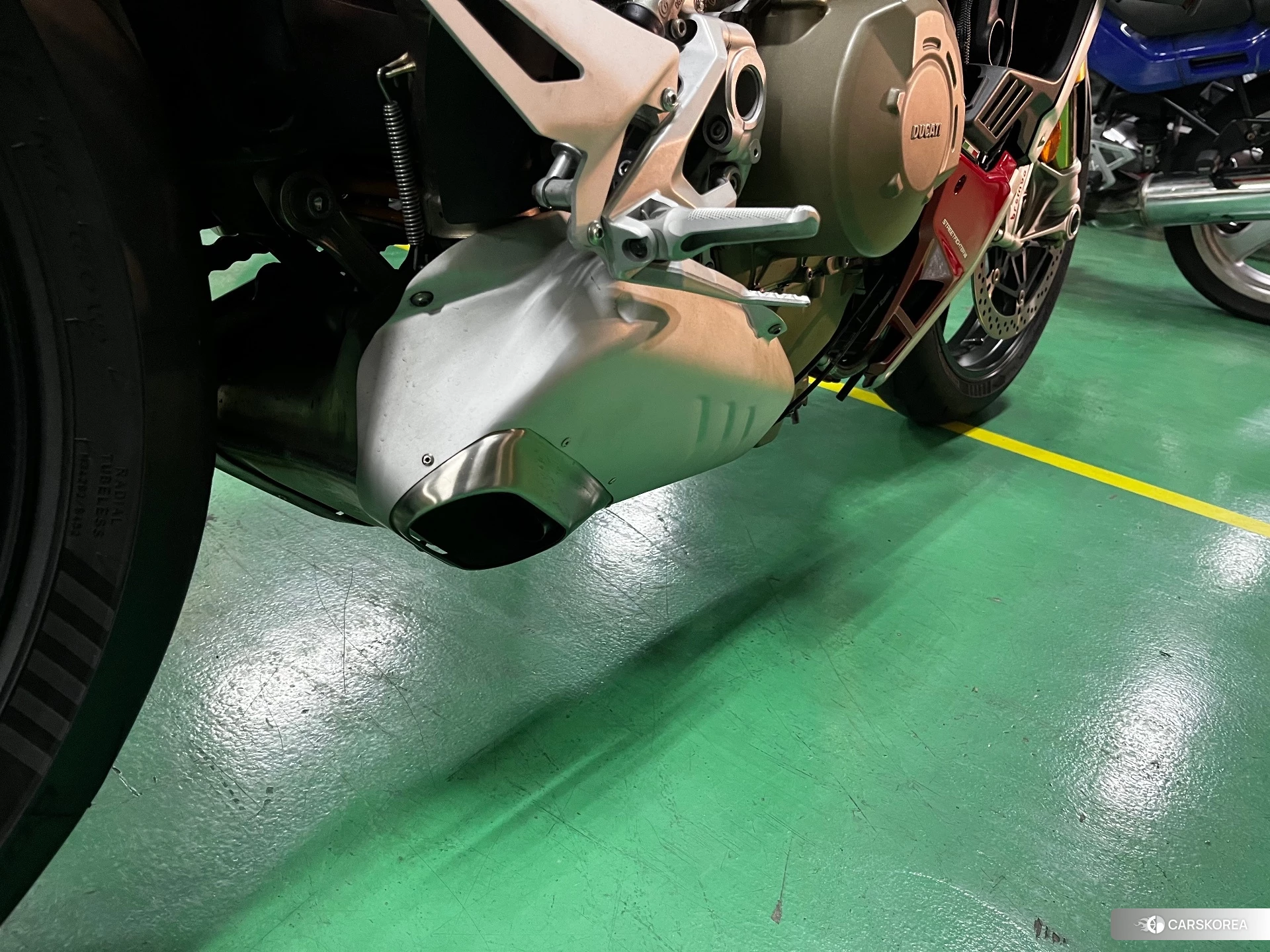 Ducati STREETFIGHTER V4 S id 4238034 из Японии 8