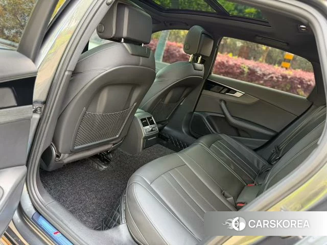 Audi A4L id 4260735 из Китая 8