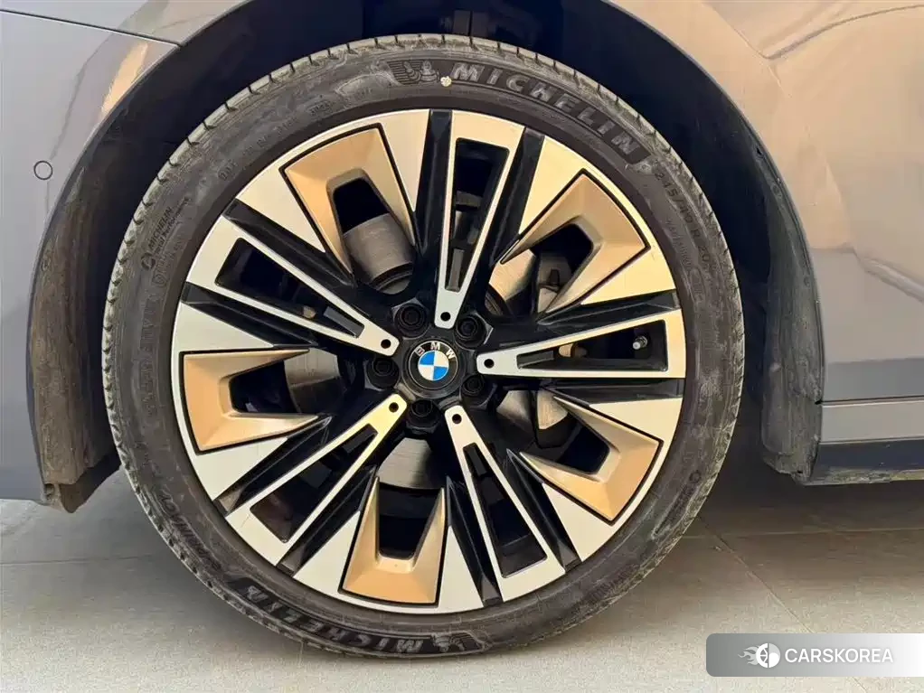 BMW 5 series id 4644681 из Китая 16