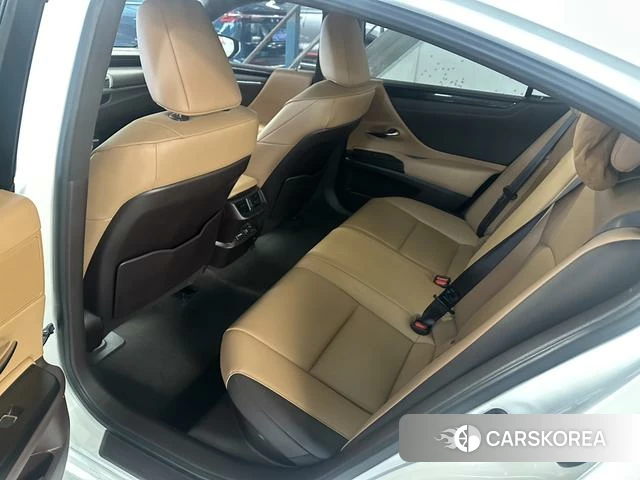Lexus ES id 4341835 из Китая 9