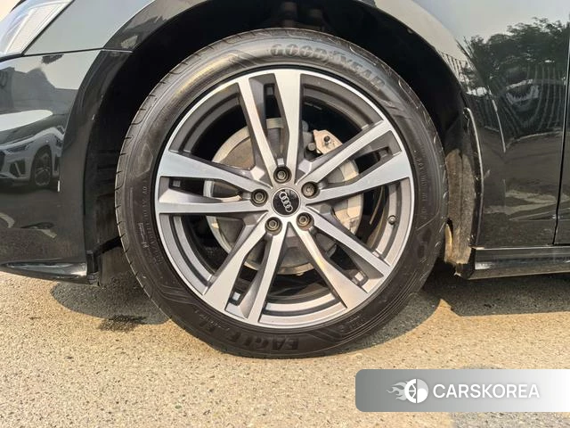 Audi A6L id 4290850 из Китая 21