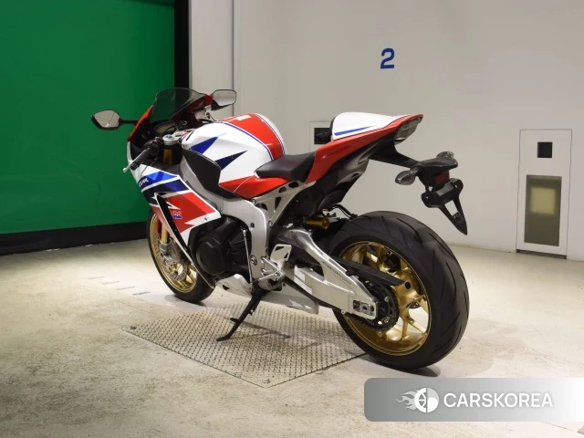 Проданный Honda CBR1000RR id 4306720 из Японии, фото 8