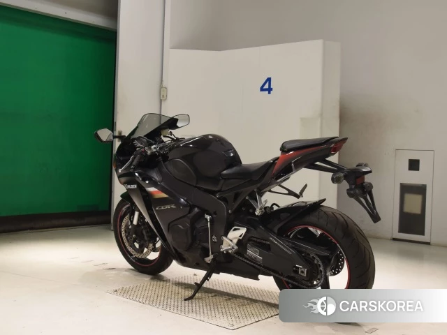 Проданный Honda CBR1000RR id 4347929 из Японии, фото 8