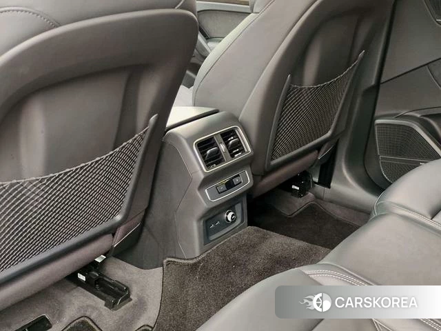 Audi Q5L id 4261463 из Китая 8