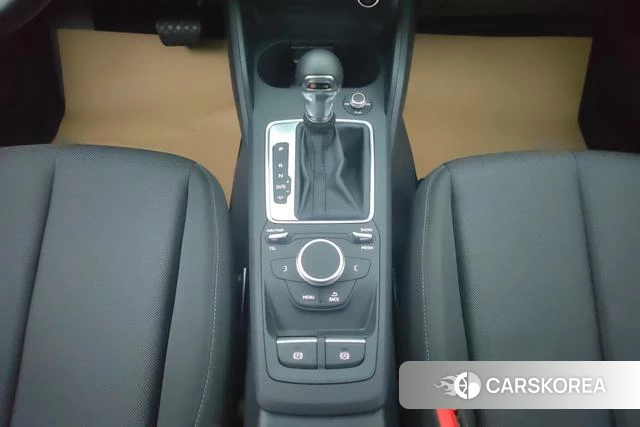 Audi Q2L id 3804657 из Китая 15