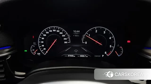 BMW 5 Series (G30) id 3307822 из Кореи 18