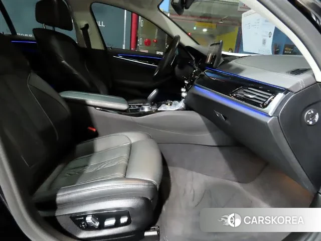 BMW 5 Series (G30) id 3509107 из Кореи 18