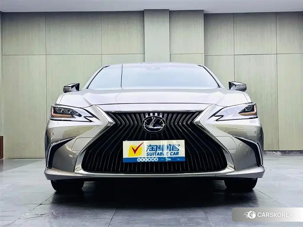 Lexus ES id 4576690 из Китая 16