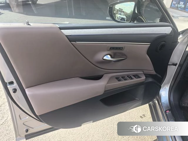 Lexus ES id 4298393 из Китая 9