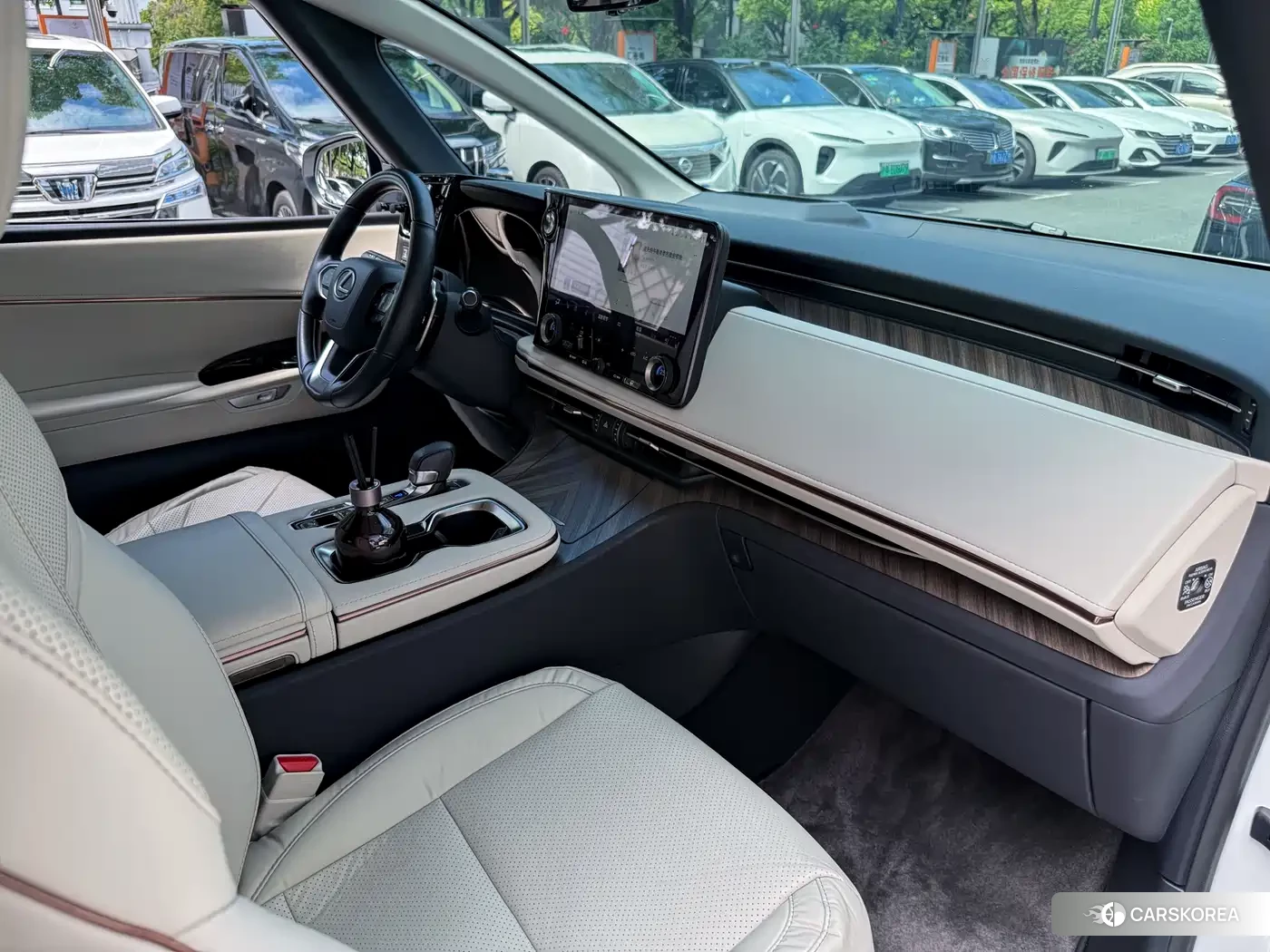 Lexus LM id 4546021 из Китая 24