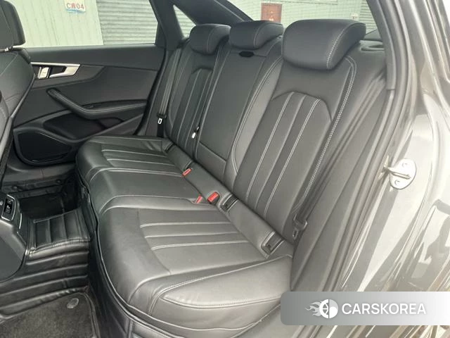 Audi A4L id 4212867 из Китая 10