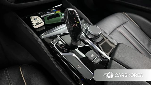 BMW 5 Series (G30) id 3899672 из Кореи 19