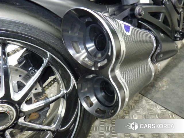 Ducati DIAVEL CARBON id 4229278 из Японии 33