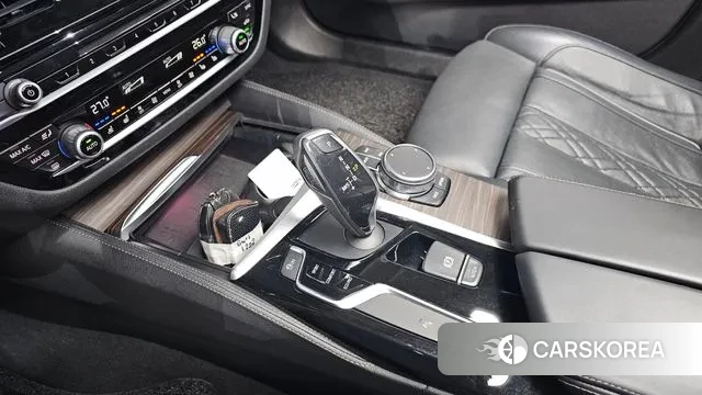 BMW 5 Series (G30) id 3505469 из Кореи 19