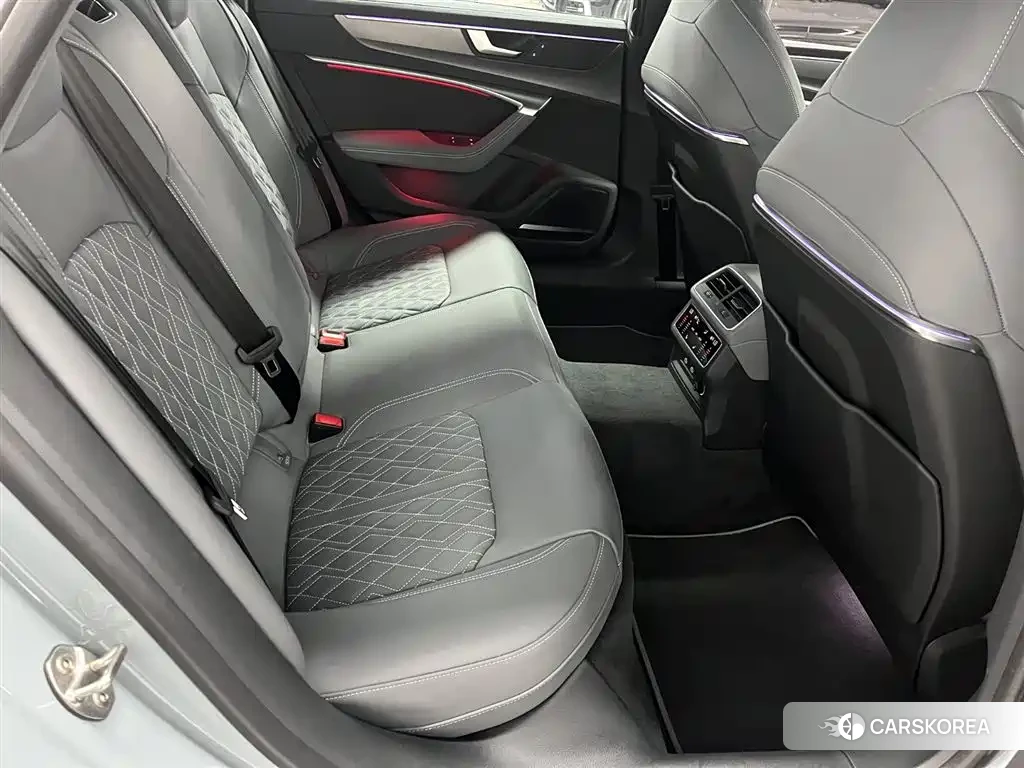 Audi A7L id 4546582 из Китая 16