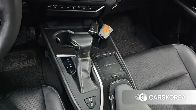 Lexus UX250h id 3666394 из Кореи 19