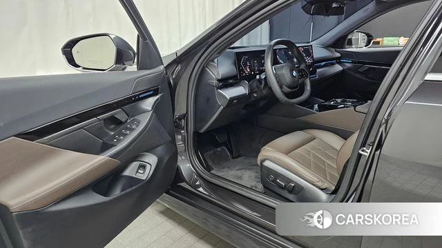 BMW 5 Series (G60) id 4584710 из Кореи 31