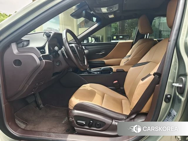 Lexus ES id 4353783 из Китая 17