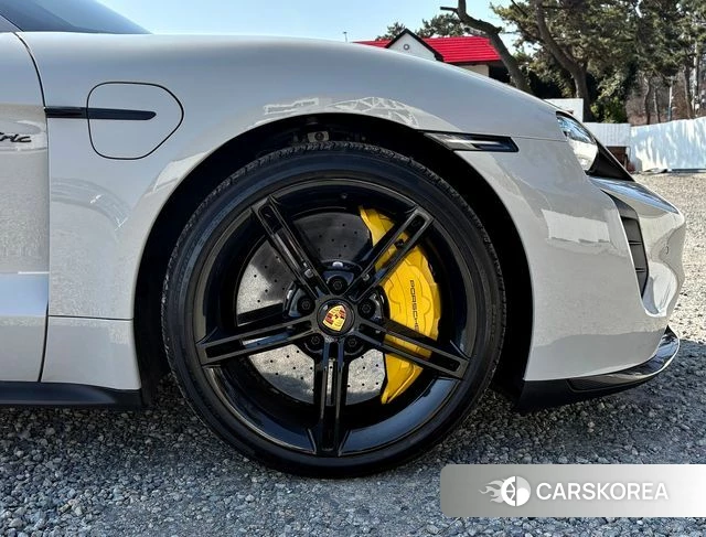 Porsche Taycan id 4201441 из Кореи 19