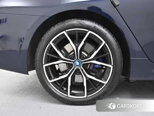 BMW 5 Series (G60) id 3016278 из Кореи 19