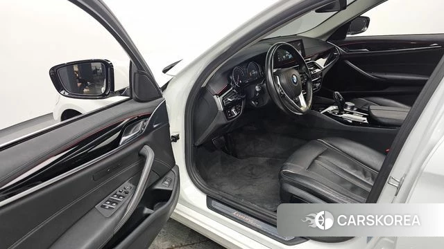 BMW 5 Series (G30) id 3808132 из Кореи 18