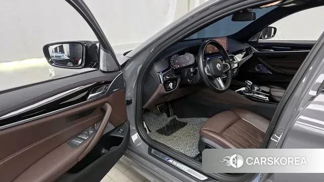 BMW 5 Series (G30) id 3671346 из Кореи 19