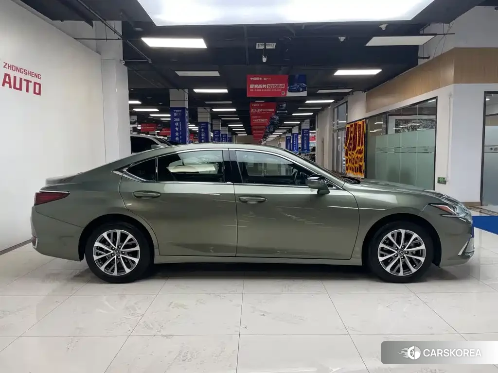 Lexus ES id 4649272 из Китая 25