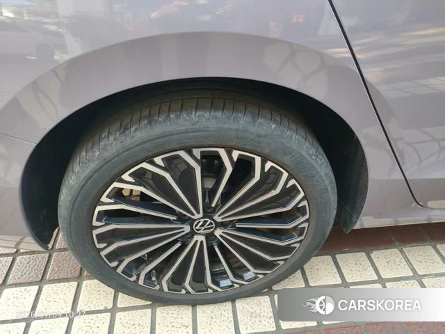 Volkswagen Passat id 4276566 из Китая 11