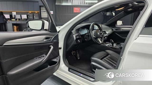 BMW 5 Series (G30) id 3937312 из Кореи 19