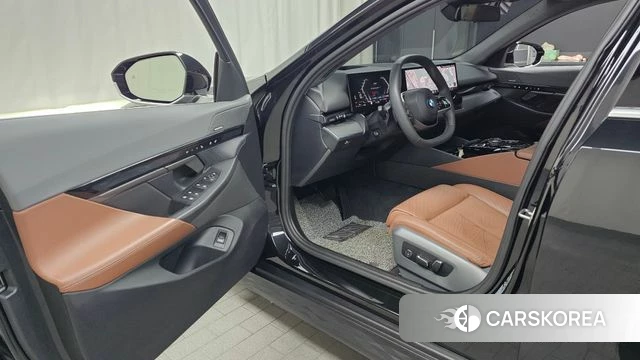 BMW 5 Series (G60) id 4623601 из Кореи 30